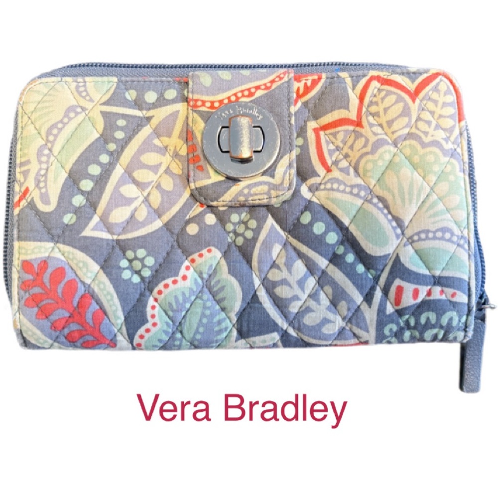 Vera Bradley Grey and Red Quilted Wallet Po
Retired Nomadic Floral Style